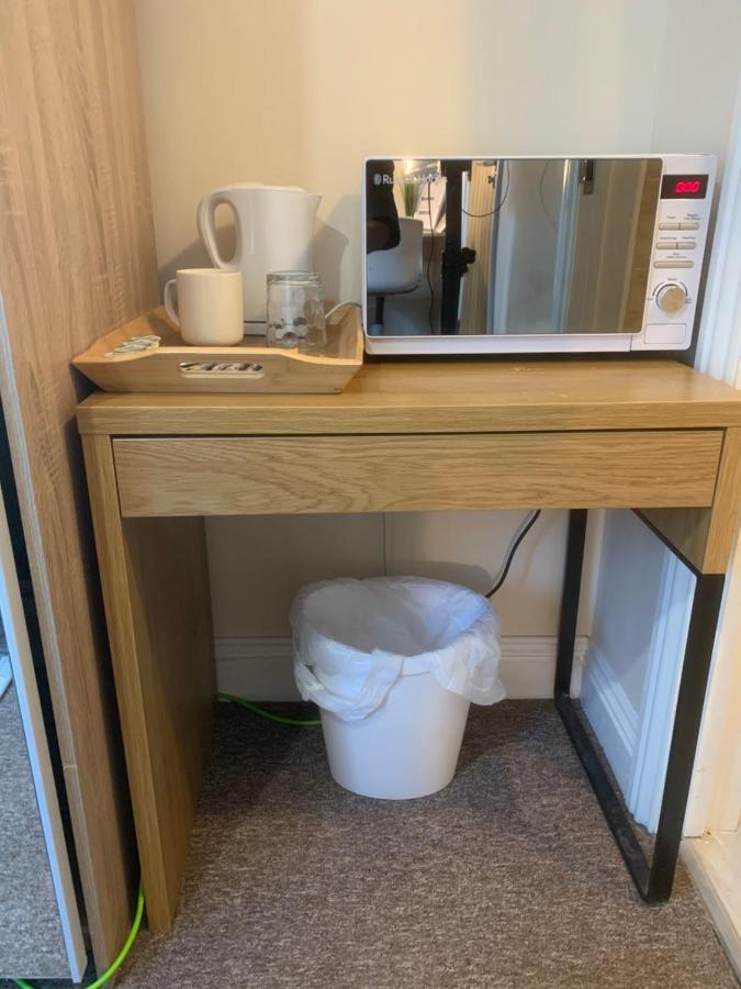 Cosy Room With Private Entrance & Ensuite レディング エクステリア 写真