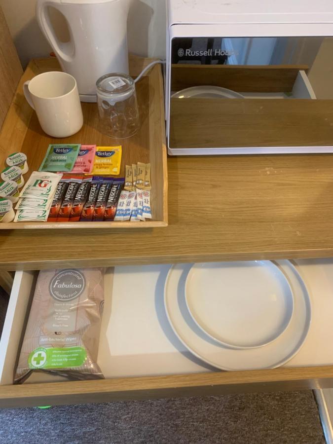 Cosy Room With Private Entrance & Ensuite レディング エクステリア 写真